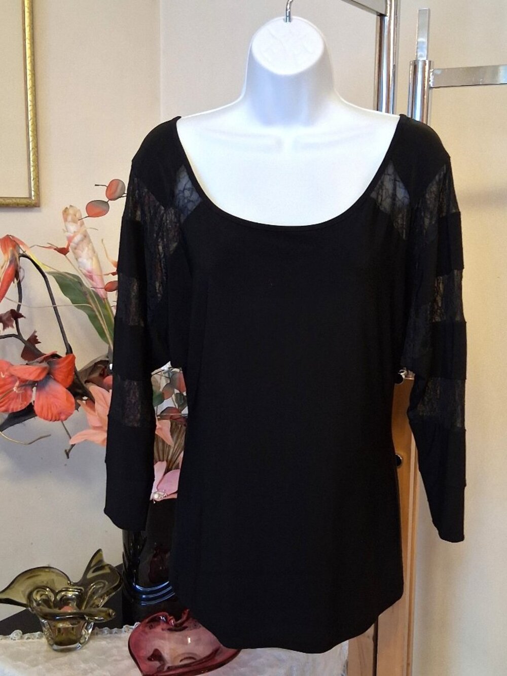 NWOT Zoe Women’s Lace Design Black Blouse Top Batwing Sleeve Top 6